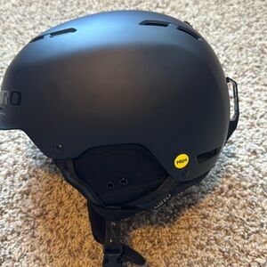 Giro trig ski helmet.  Adult large